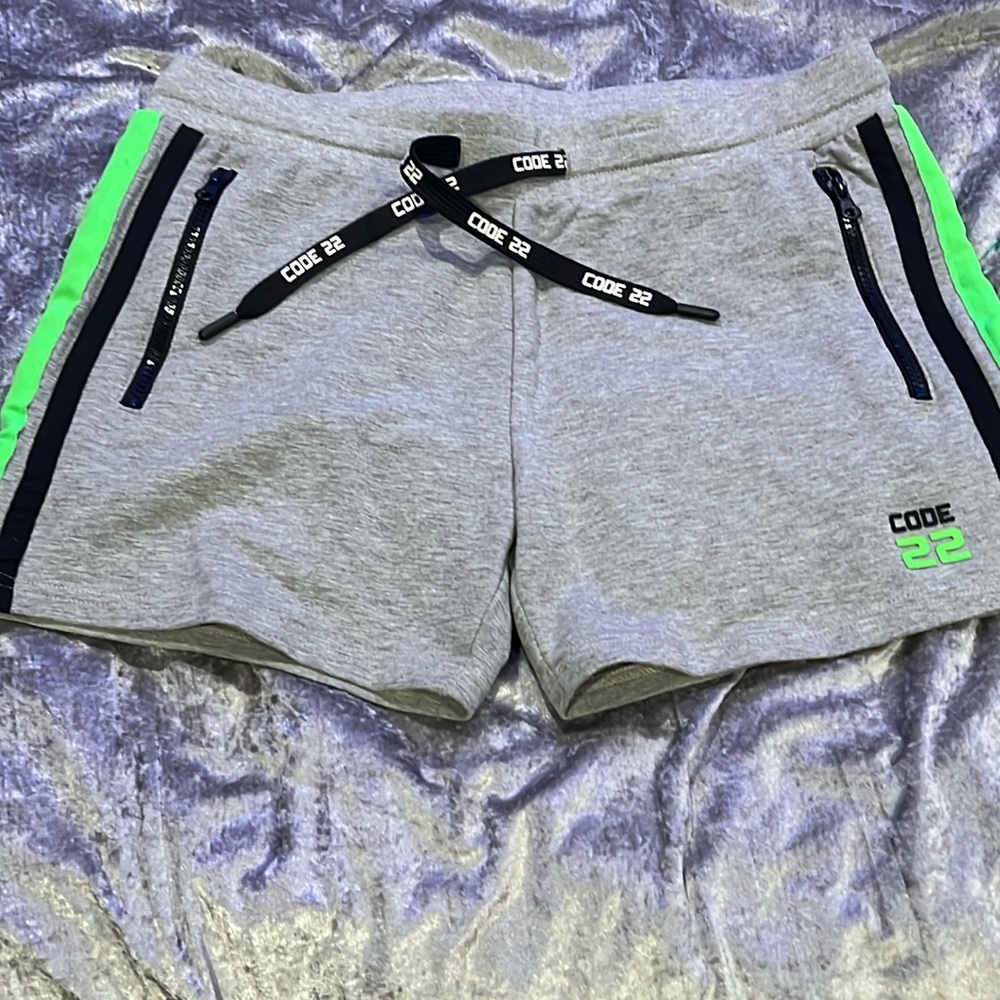 NWT code 22 large short shorts